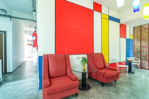 Lobby sitting area - OYO 412 7 Days Hotel (Chiang Mai)