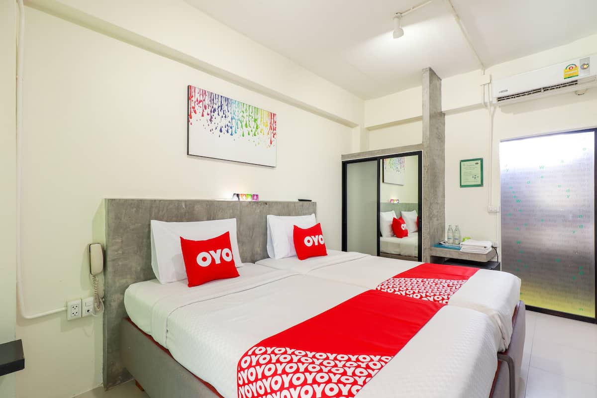 Habitación superior con 2 camas individuales | Escritorio, wifi gratis, ropa de cama
