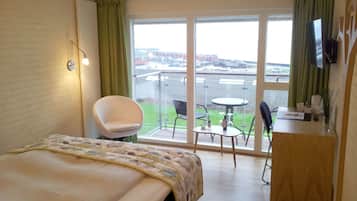 Seaside room with balcony and seaview | Hypo-allergenic bedding, blackout drapes, soundproofing