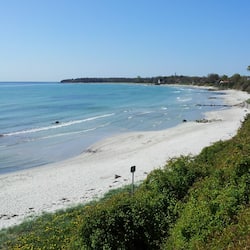 En la playa, arena blanca