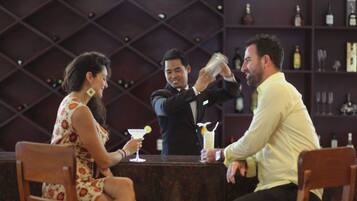 20 bars, lounge dans le hall