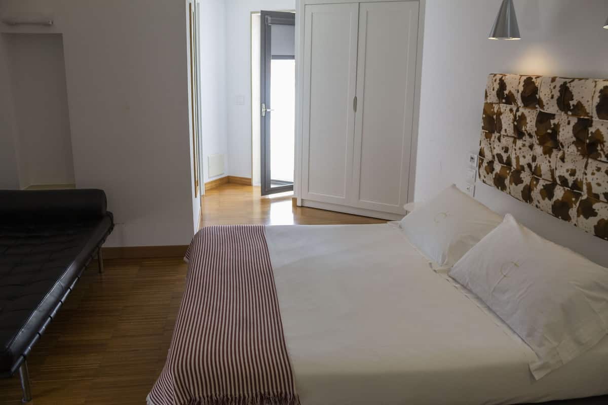 Superior Room | Minibar, in-room safe, individually furnished, desk