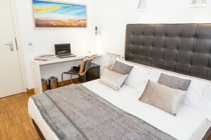 Classic Double or Twin Room | Minibar, in-room safe, individually furnished, desk - Hotel del Conte (Fondi)