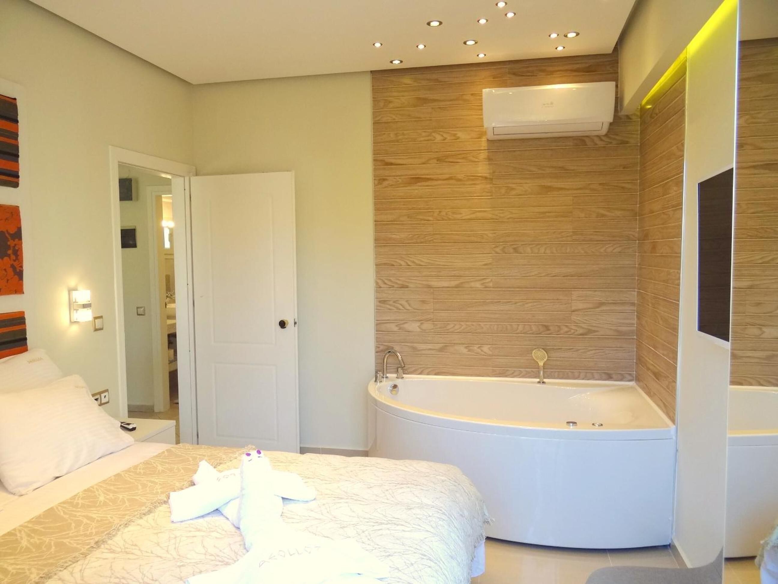 In-room safe, soundproofing, free cribs/infant beds, free WiFi