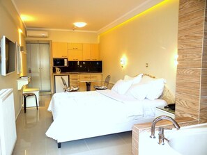 In-room safe, soundproofing, free cribs/infant beds, free WiFi - Hotel Aeollos (Kassandra)