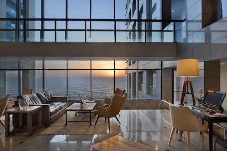Lobby sitting area. Herbert Samuel Okeanos Suites Herzilya