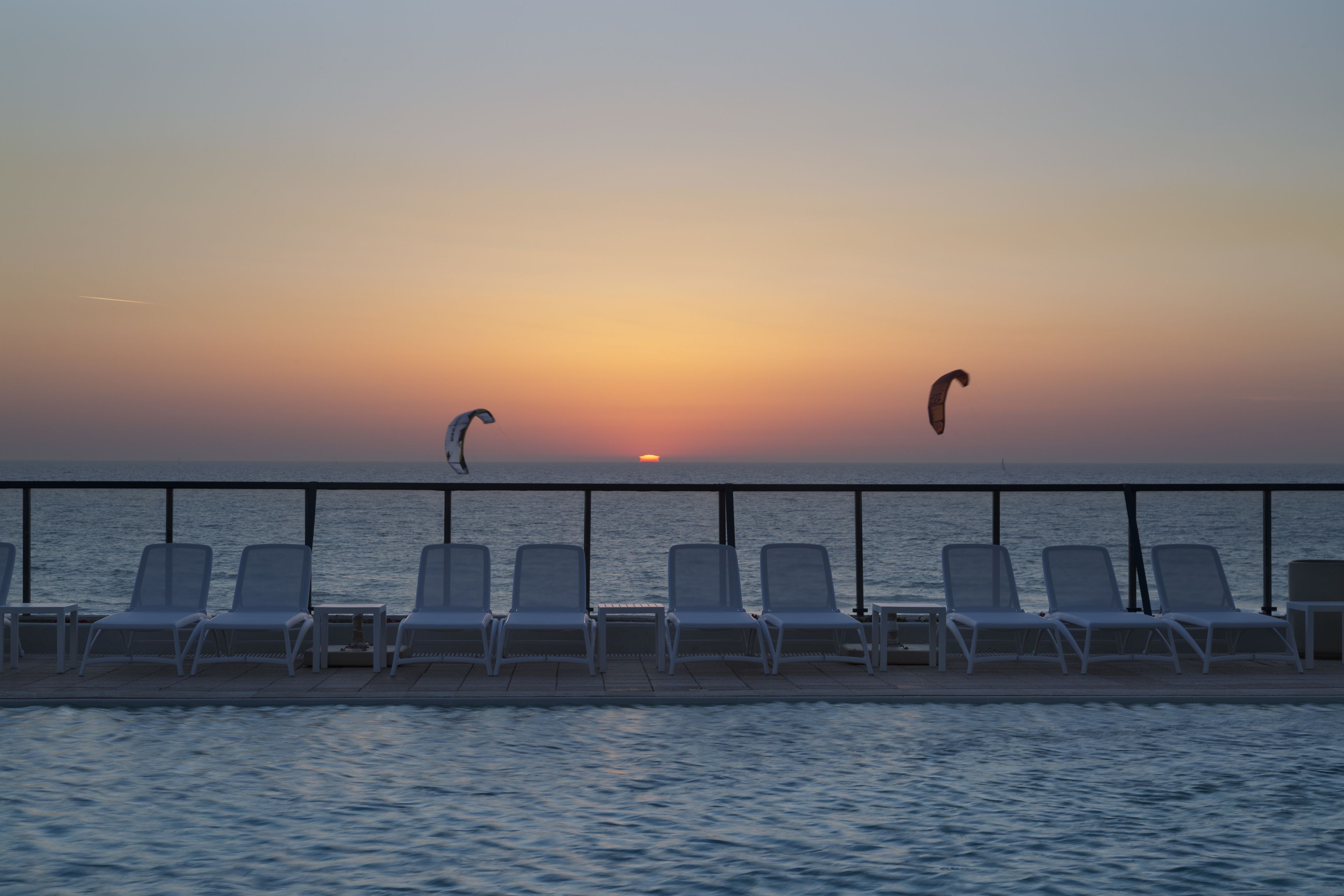 seasonal outdoor pool, open 10 am to 5 pm, pool loungers