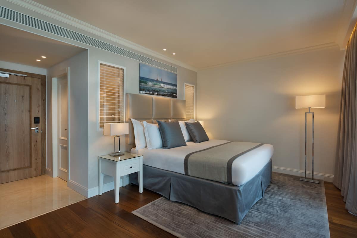 Executive Suite Sea View | Premium bedding, minibar, in-room safe, soundproofing