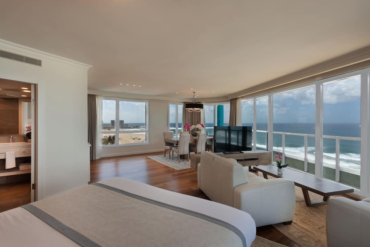 Premium bedding, minibar, in-room safe, soundproofing