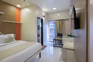 Deluxe Triple Room, 1 King Bed