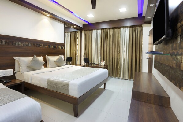 Deluxe Triple Room, 1 King Bed