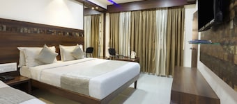 Mannars Deluxe Lodge