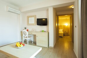 Deluxe Double Room | Living room | LCD TV - (kassandra)
