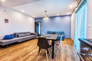 Family Apartment, 1 Bedroom, Kitchen, Partial Sea View | Living area