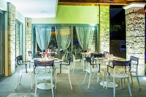 Poolbar