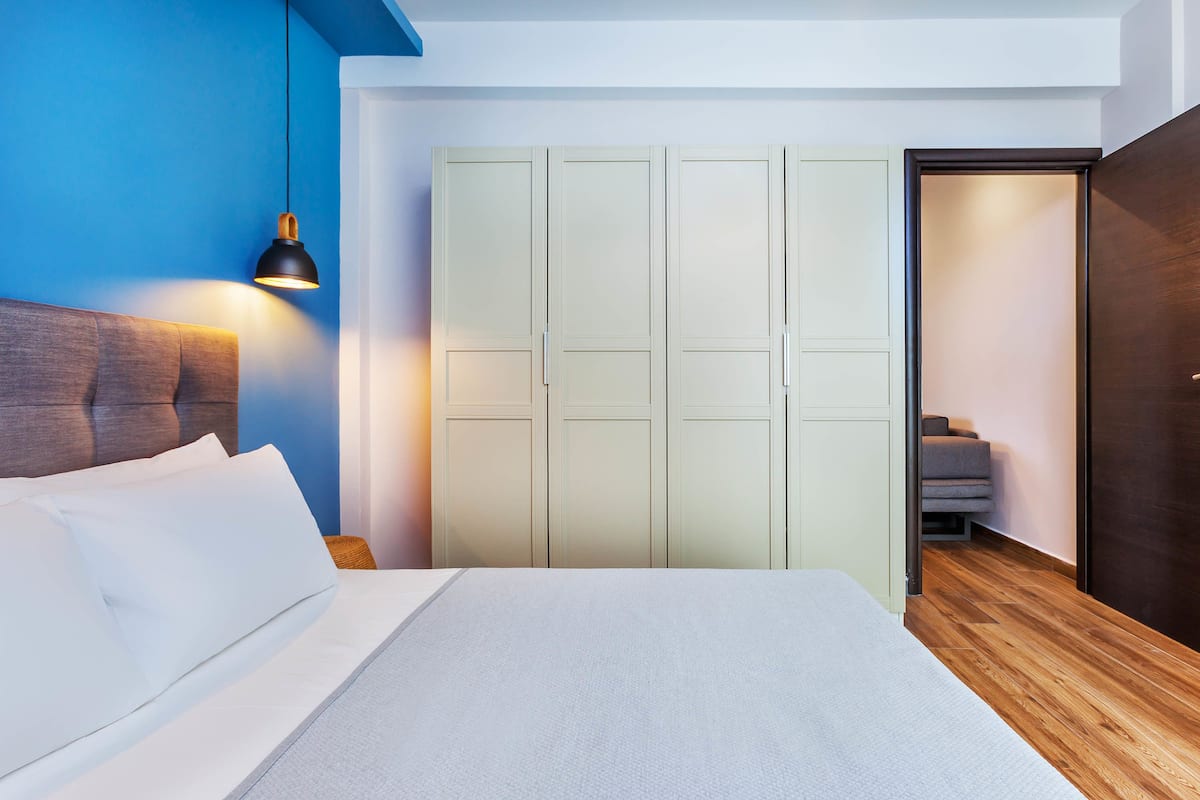 1 bedroom, Egyptian cotton sheets, premium bedding, in-room safe