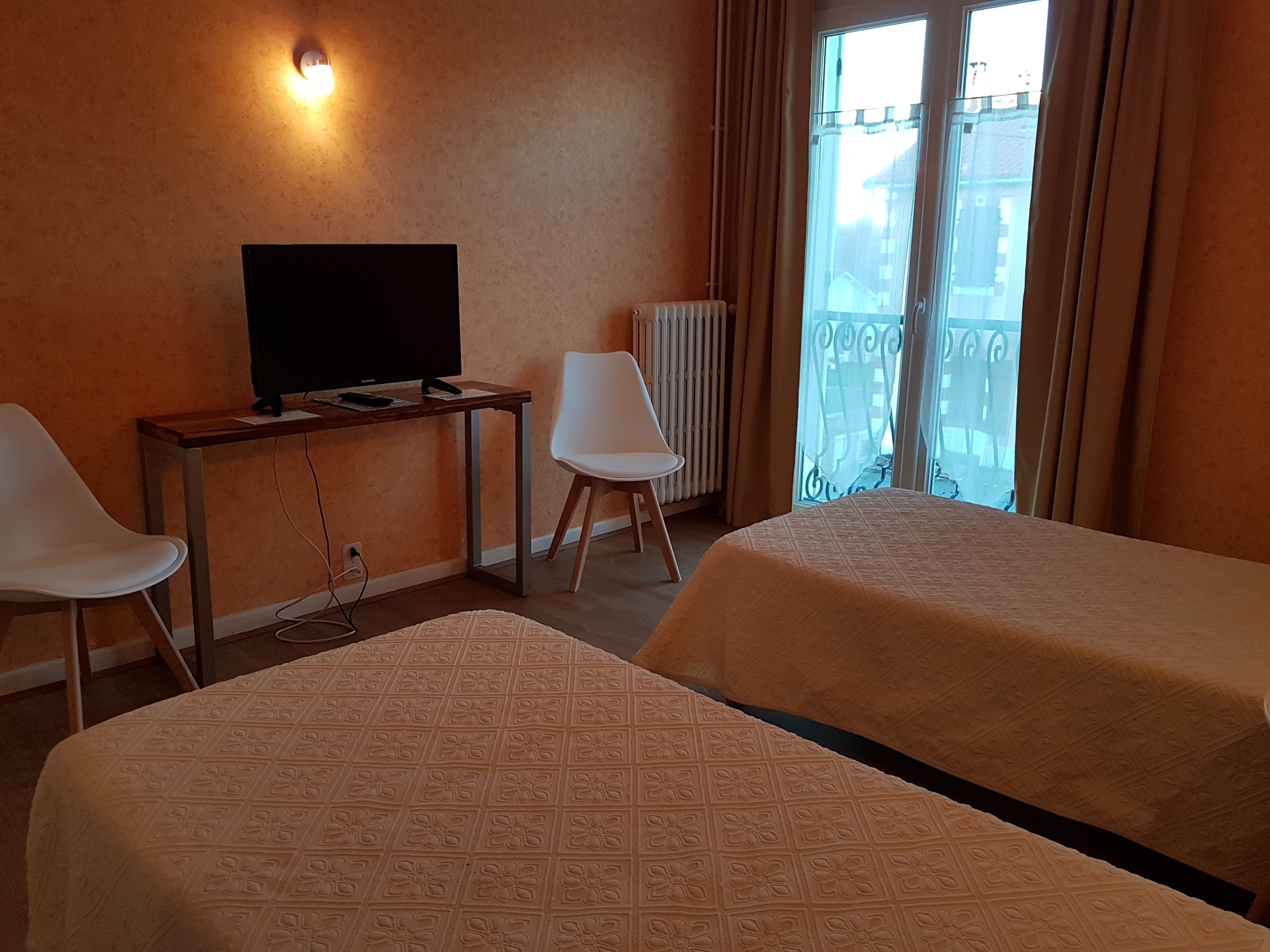 twin room | free wifi, bed sheets