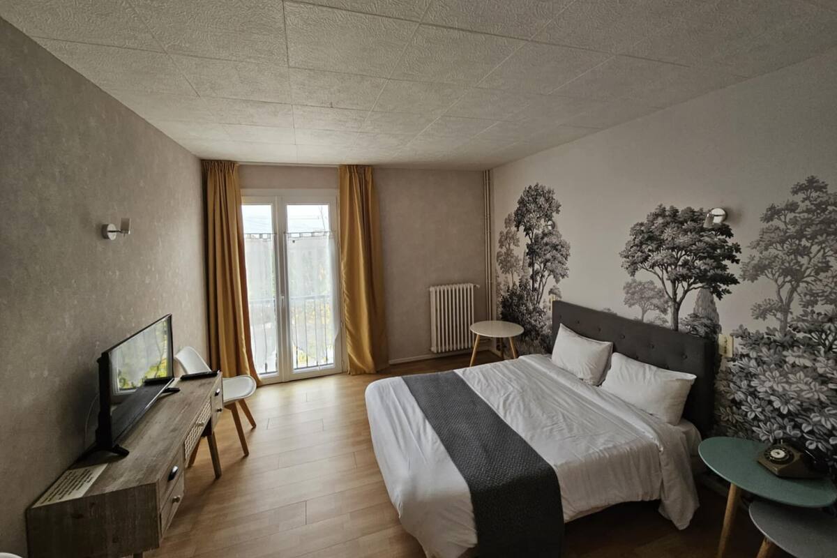 WiFi (free), bed sheets