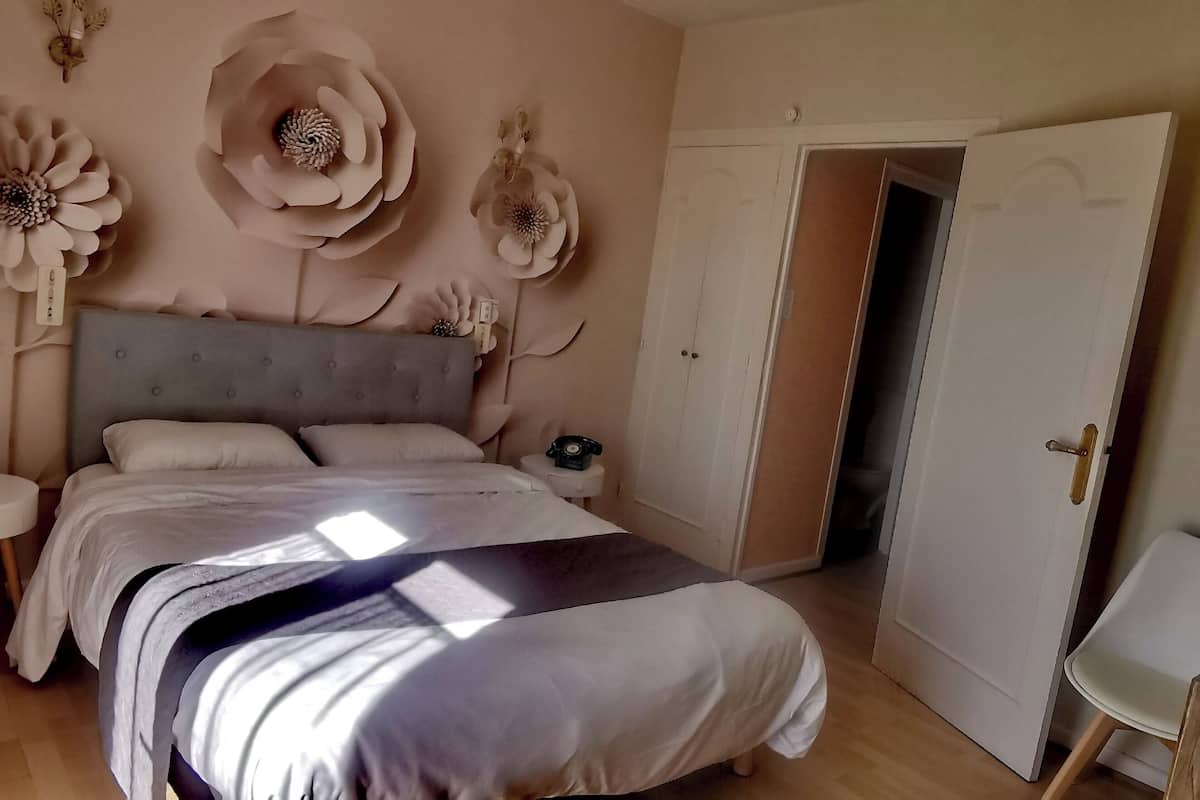 Wifi gratis y ropa de cama