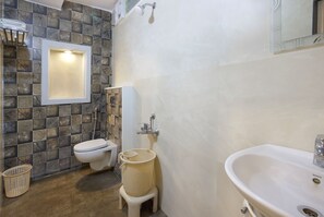 Deluxe Room (Non A/C) | Bathroom