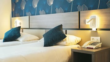 Classic Twin Room, 2 Single Beds | Premium bedding, minibar, in-room safe, desk