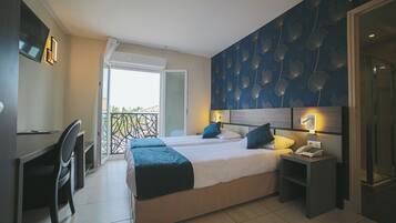 Classic Twin Room, 2 Single Beds | Premium bedding, minibar, in-room safe, desk