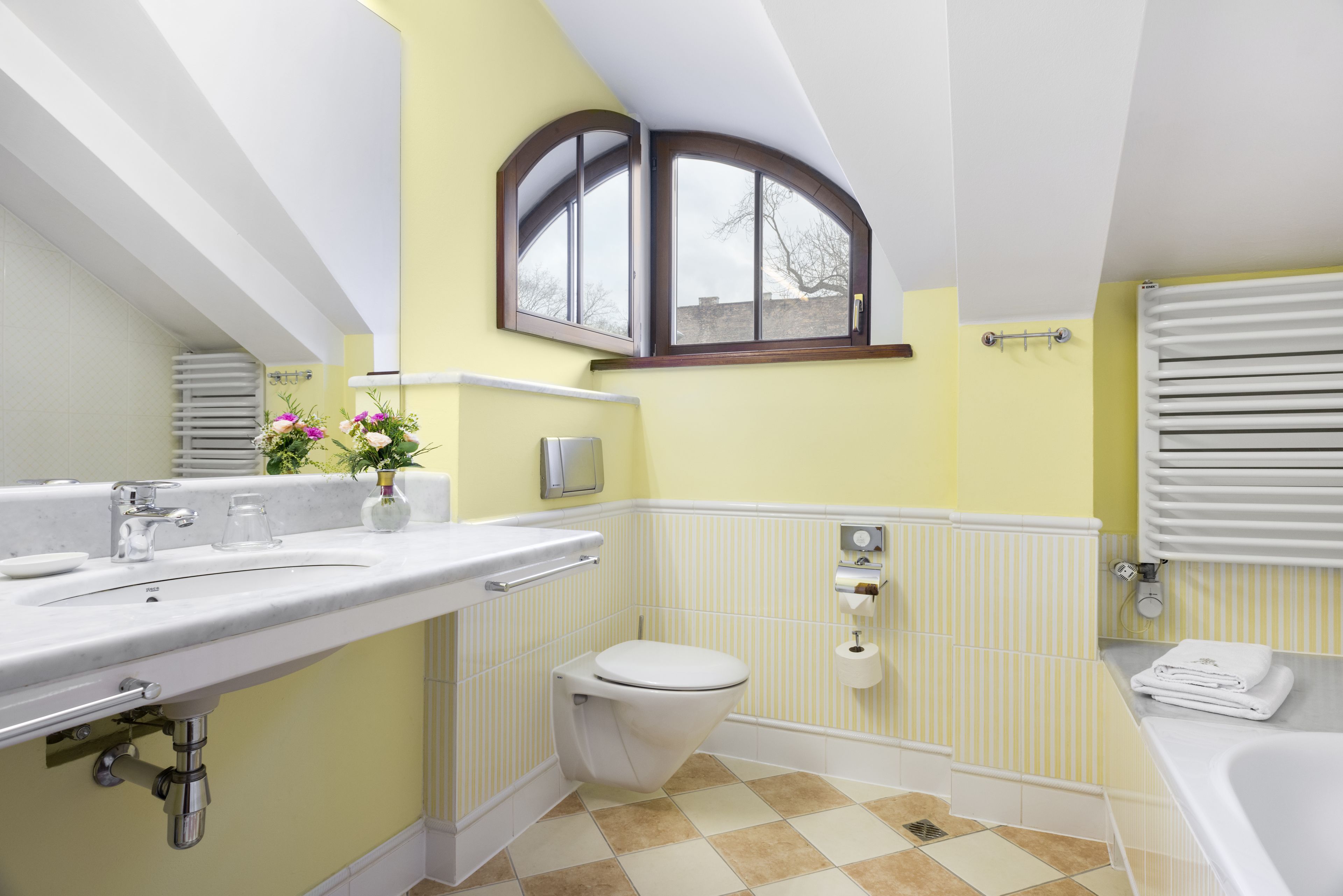 standard single room | bathroom | shower, free toiletries, hair dryer, bathrobes