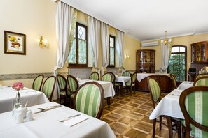 Buffet déjeuner (60 PLN par personne)