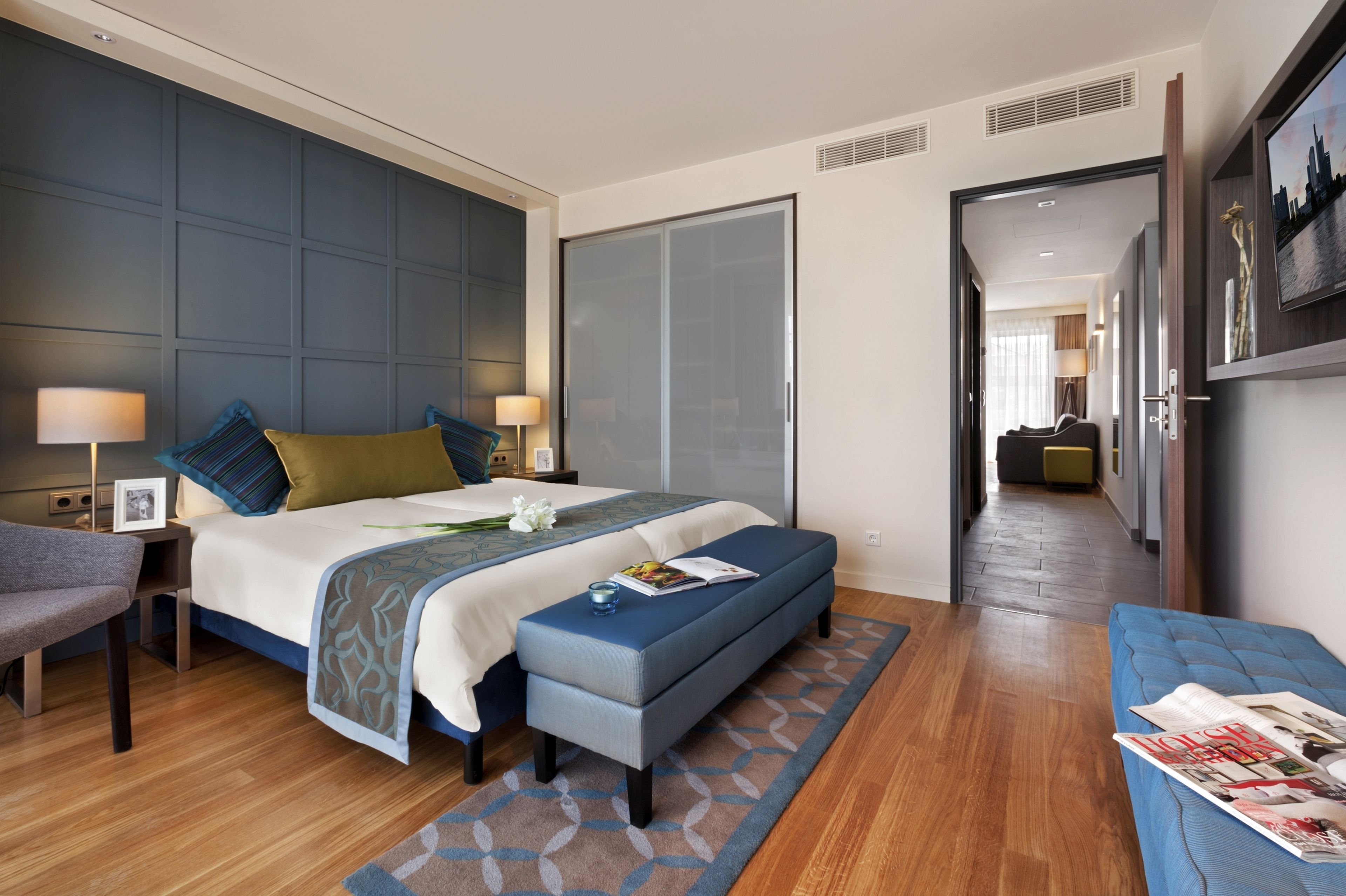 egyptian cotton sheets, premium bedding, in-room safe