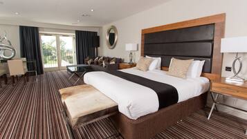 Contemporary Junior Suite  | Pengeskab på værelset, skrivebord, strygejern/strygebræt, gratis Wi-Fi