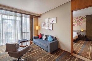 King, Suite, 1 Bedroom | Living area