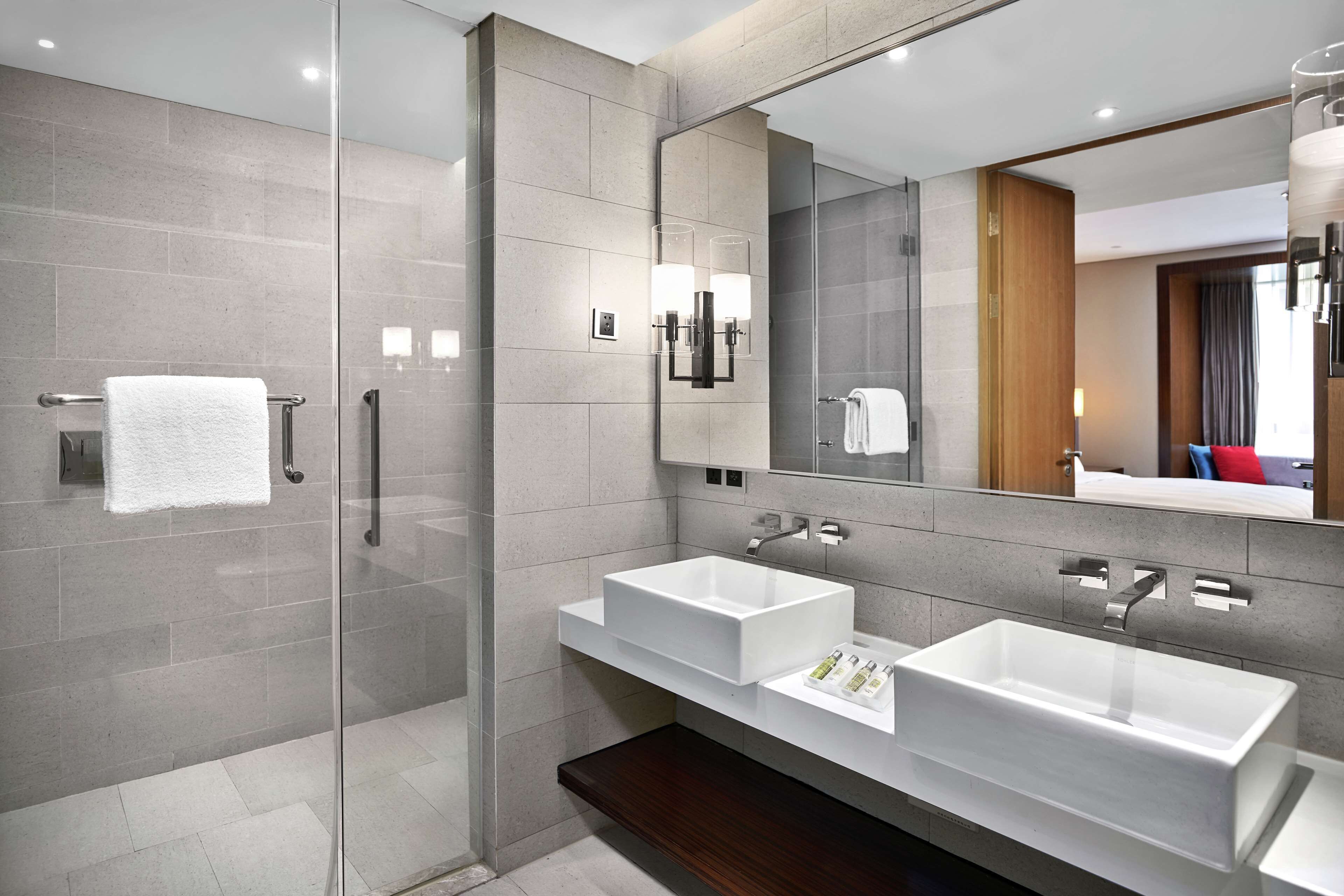 king, suite, 1 bedroom | bathroom shower