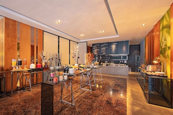 3 restaurants, breakfast, lunch, dinner served; Asian cuisine