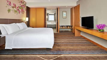 Suite, 1 Bedroom | Premium bedding, pillow-top beds, in-room safe, blackout curtains