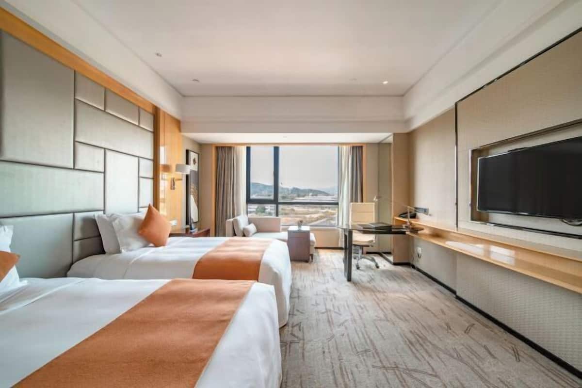 Minibar, in-room safe, desk, blackout curtains