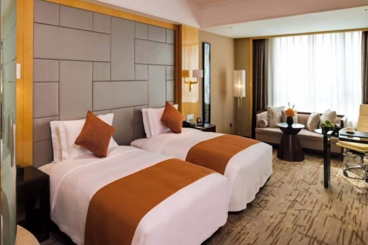 Minibar, in-room safe, desk, blackout curtains