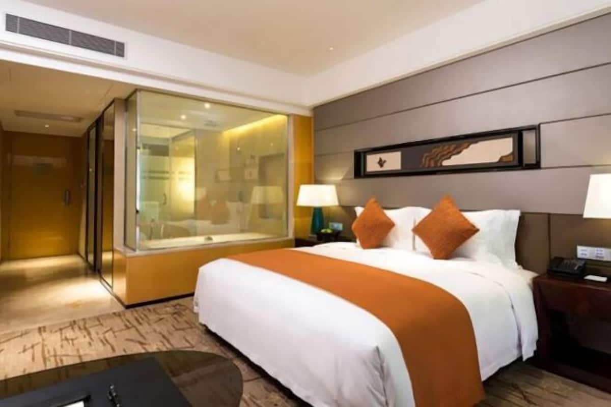 Minibar, in-room safe, desk, blackout curtains