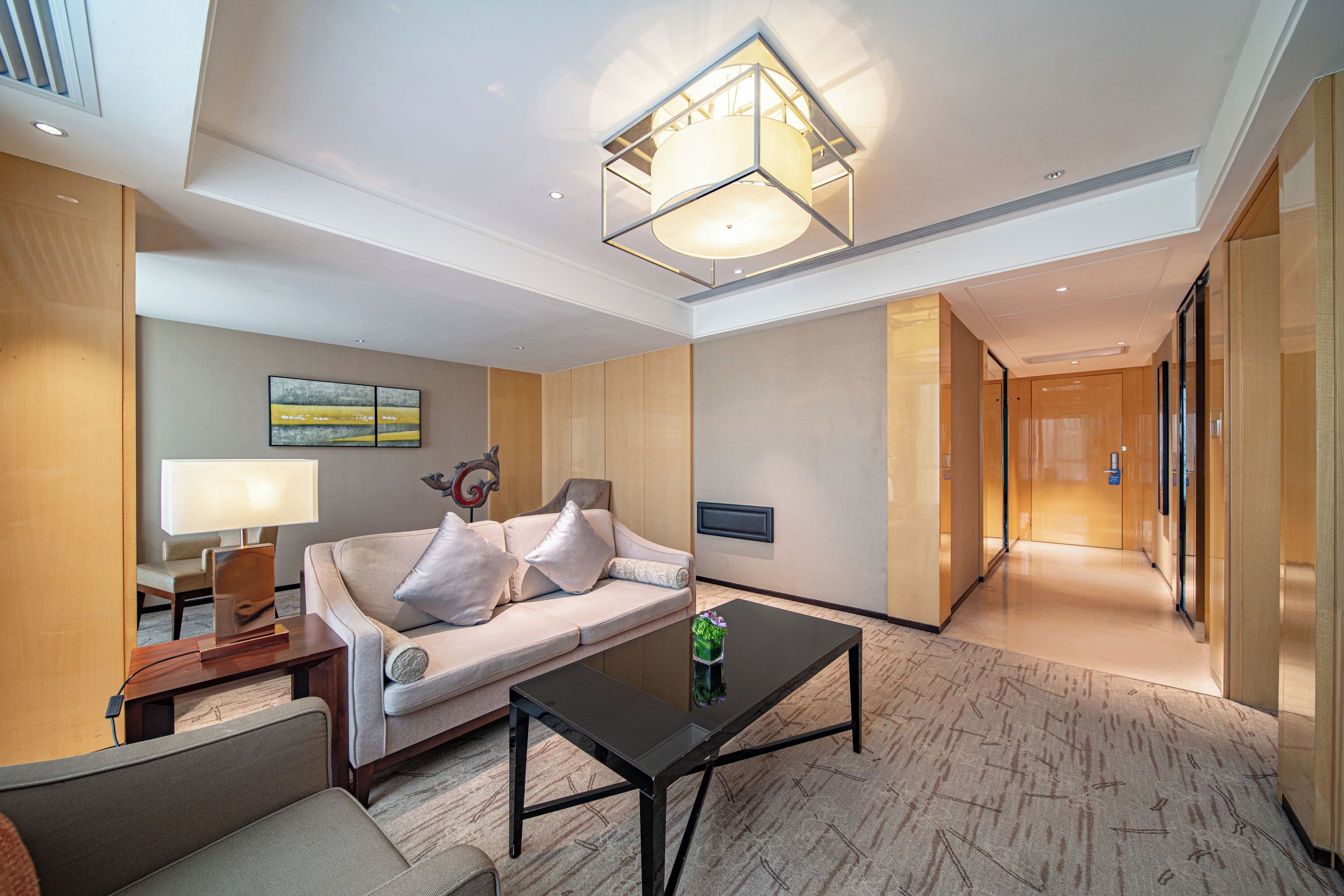 suite, 1 king bed | living area