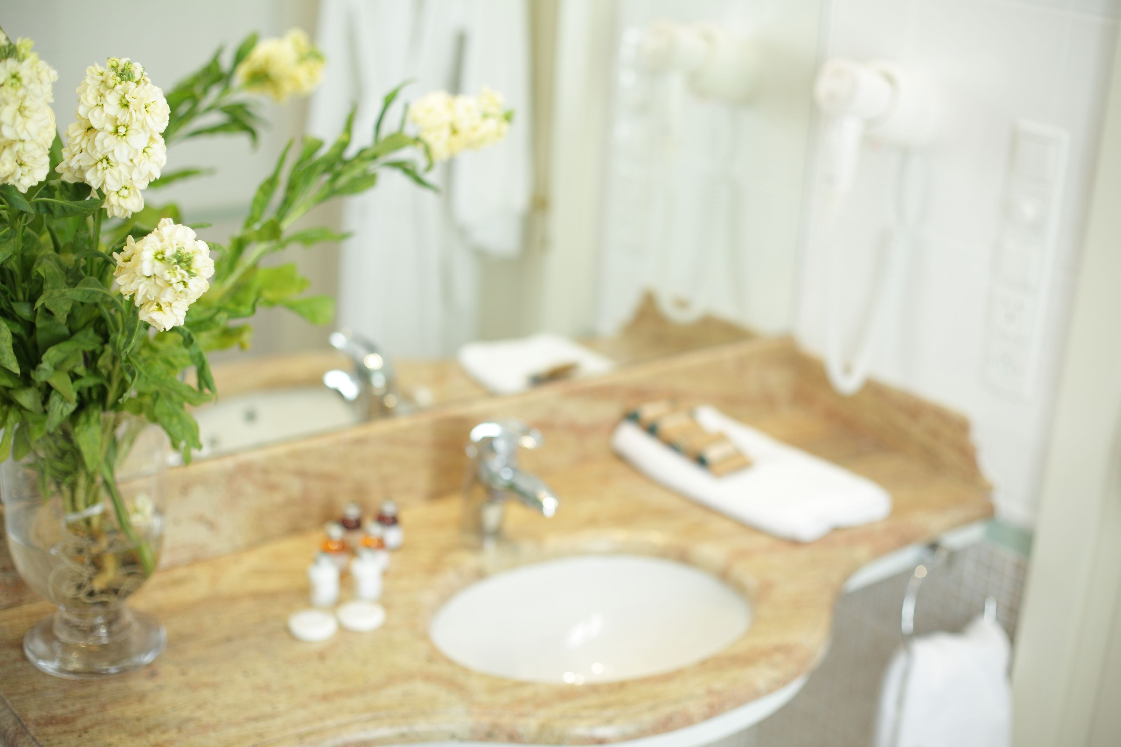 standard double room | bathroom | free toiletries, hair dryer, dressing gowns, slippers