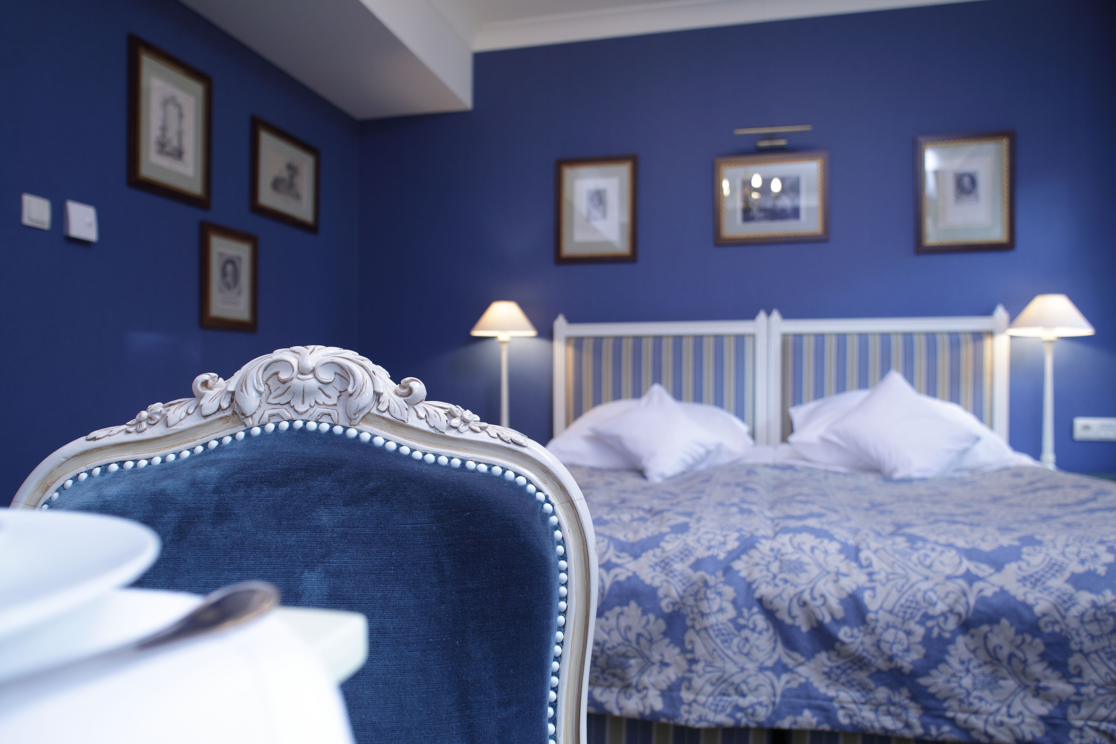 deluxe double room | premium bedding, minibar, in-room safe, individually decorated