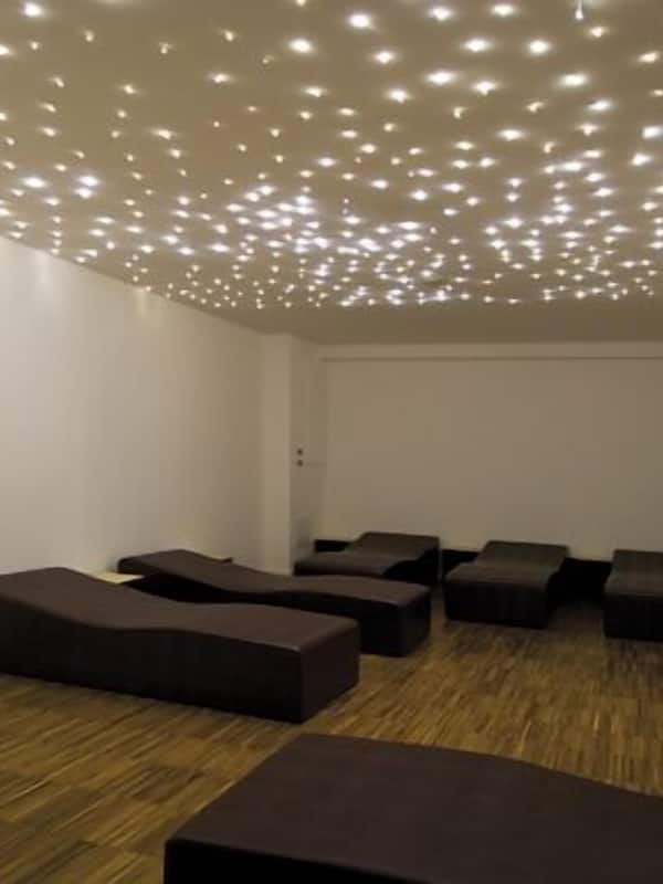 Sauna, hot tub, Turkish bath/hammam, body treatments, hydrotherapy