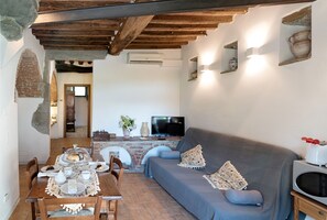 Apartament, 2 dormitoris, accessible, planta baixa | Sala d'estar | Televisor de 32 polzades amb canals digitals 