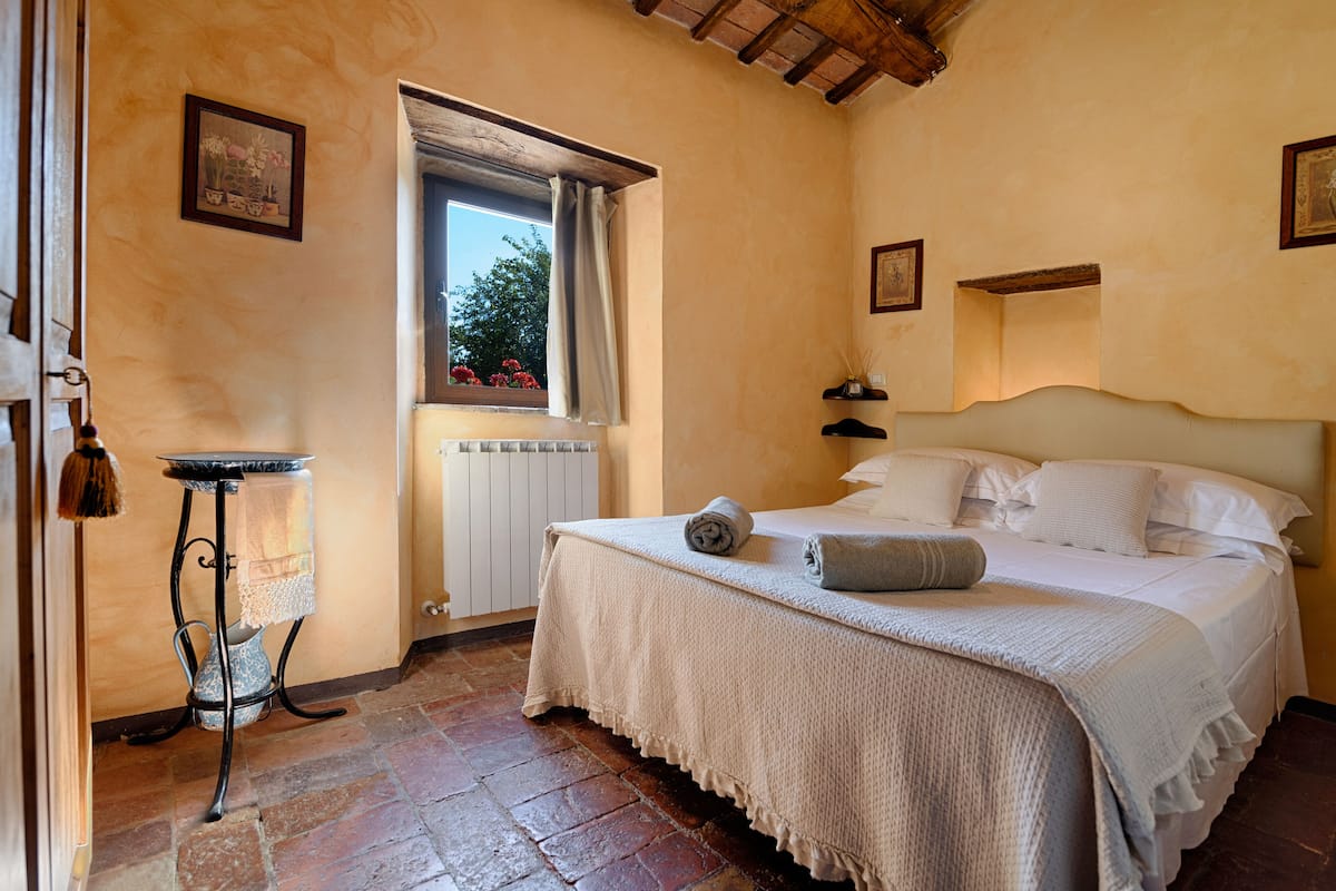 2 bedrooms, iron/ironing board, free WiFi, wheelchair access