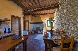 32-inch TV with digital channels