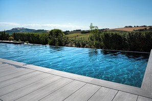 2 piscinas al aire libre, sombrillas, tumbonas