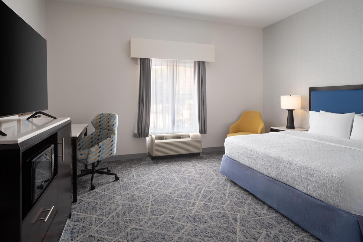 In-room safe, desk, iron/ironing board, free WiFi