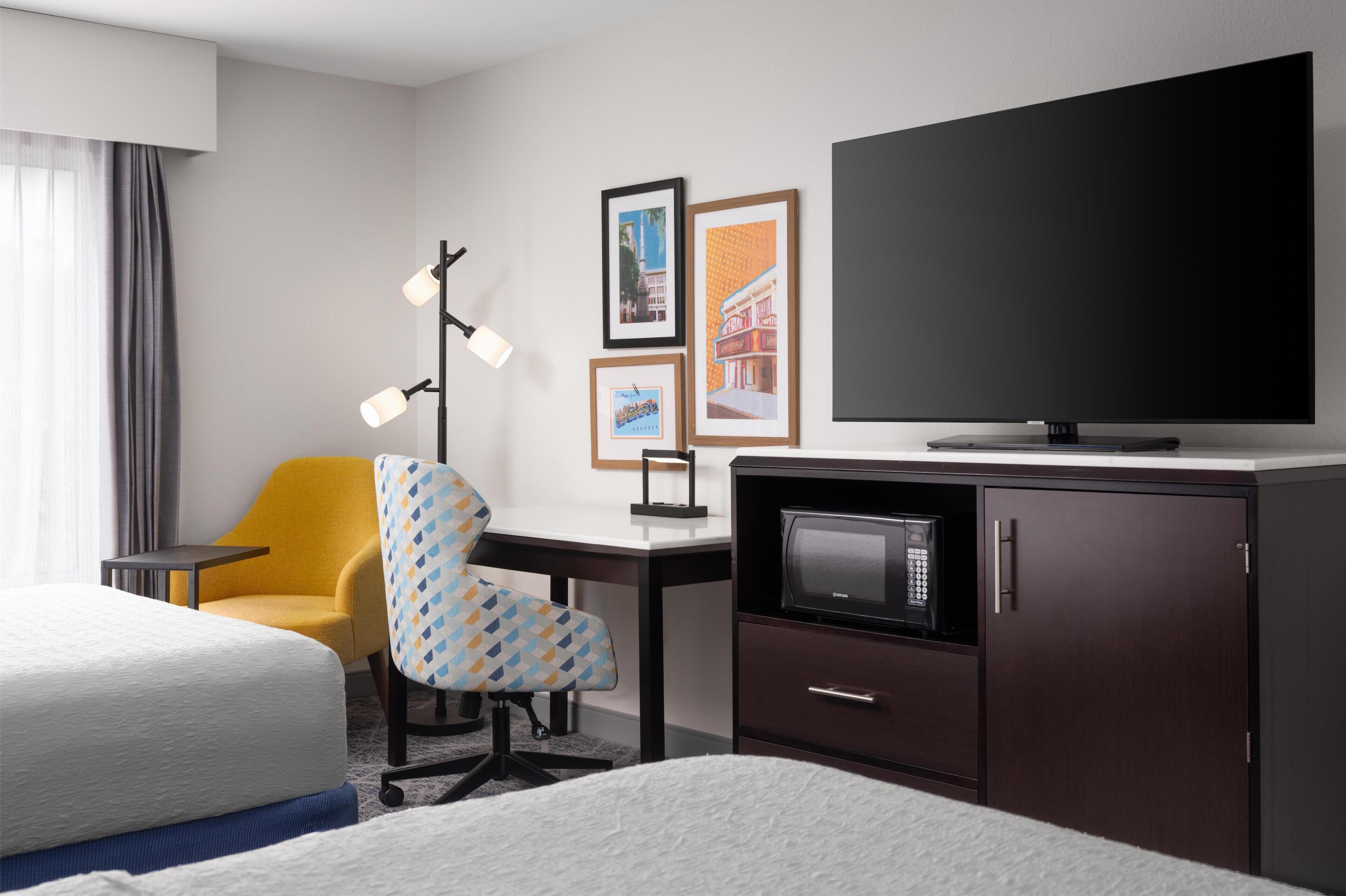 Caja de seguridad en la habitación y escritorio 