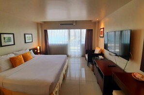 Minibar, free WiFi, bed sheets - Grand Hotel (Pattaya)