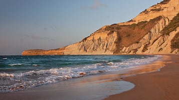 在海灘附近、浮潛、橡皮艇