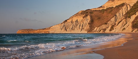 Beach nearby, snorkelling, kayaking